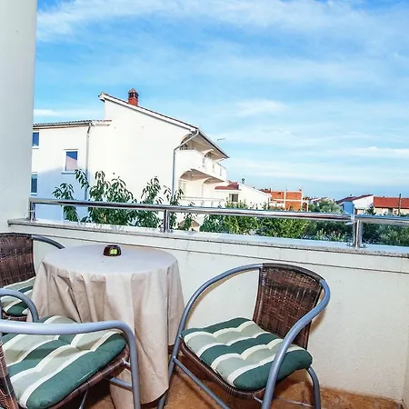 Lägenhet Lovely In With Balcony Biograd Na Moru