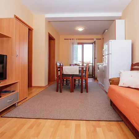 Appartement Lovely In With Balcony